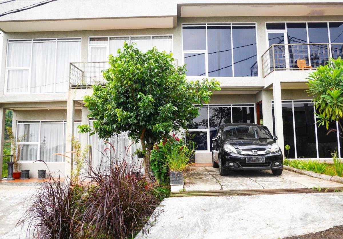 The Wiltshire Dago Pakar - Hillside Villa MAX 12 ORANG - Housity