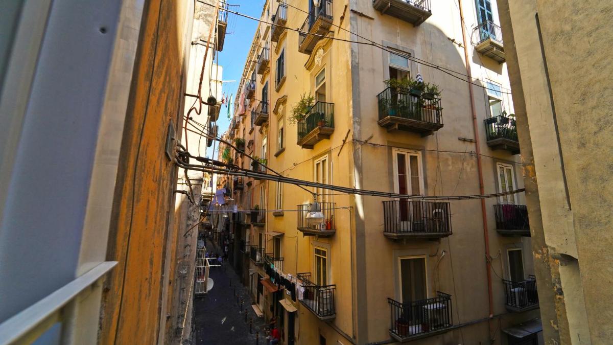 Neapolitan Flat B&B - Housity