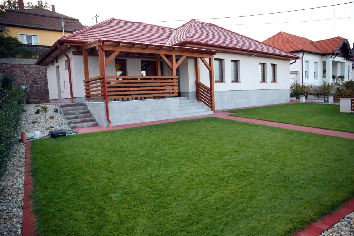 Lehel Vendégház - Housity