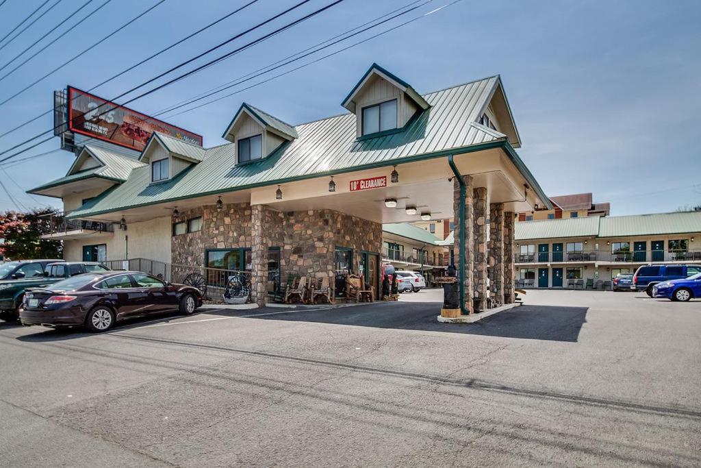 Mountain Breeze Motel - Housity