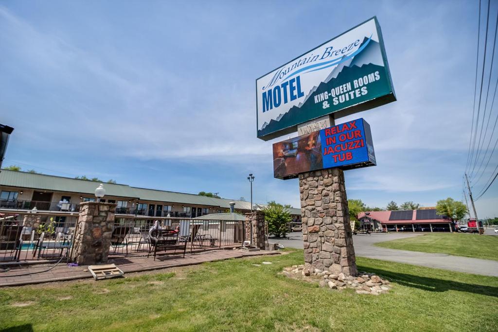 Mountain Breeze Motel - Housity