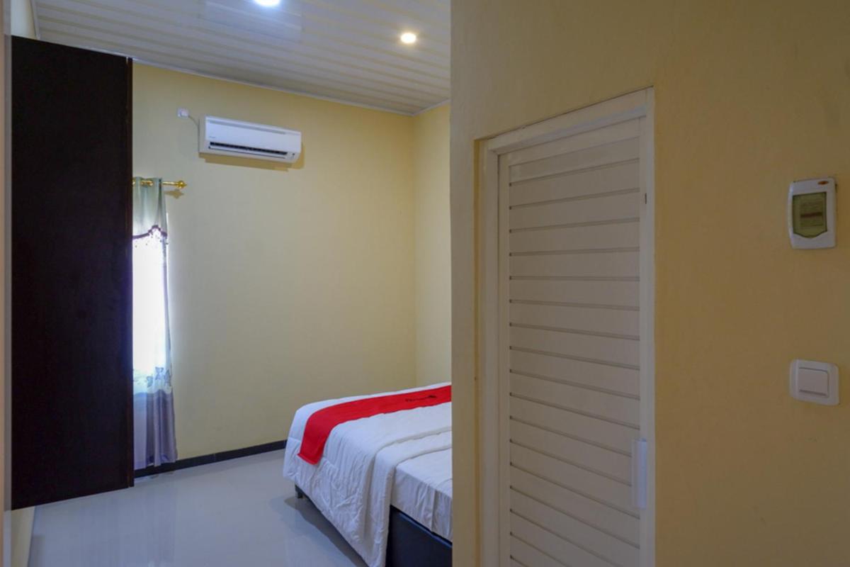 Suitetrails - RedDoorz Syariah near Alun Alun Pati