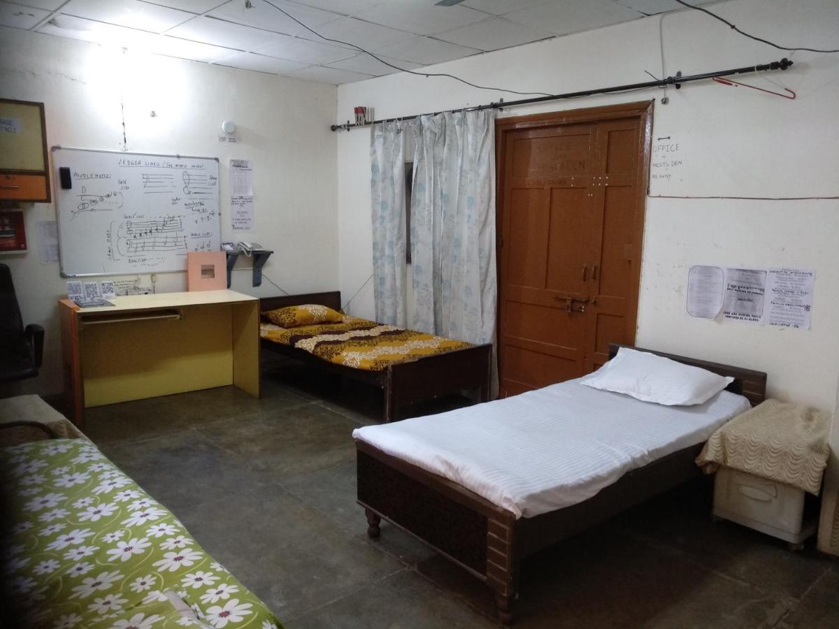 Best Homestay,Centrally located,Chandigarh,160018 - Housity