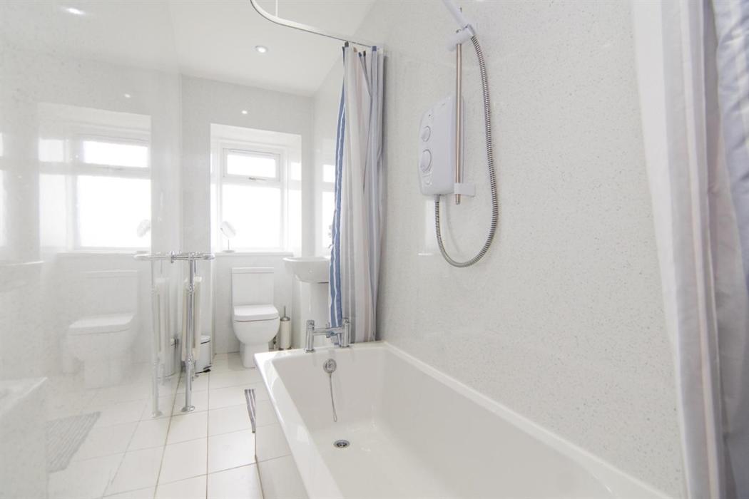 Beach House No1 With Amazing Sea Views And Direct Beach Access - Housity