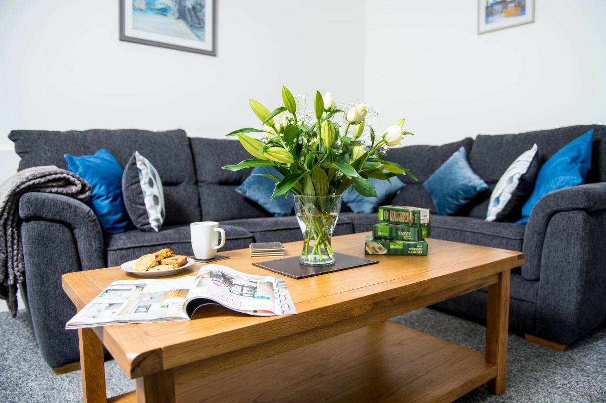 Awel Taf- Central cottage ideal for families, with parking - Housity