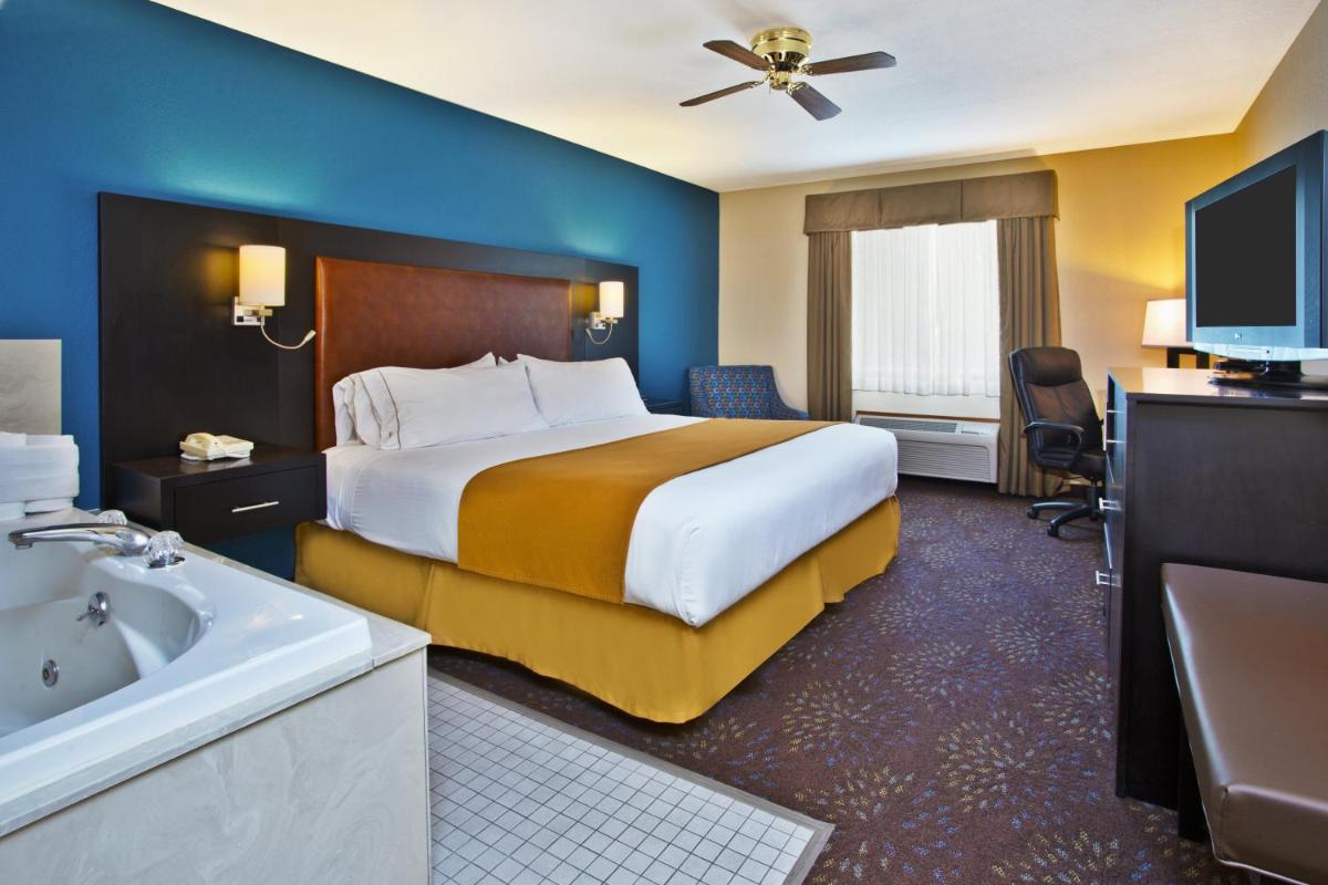 Holiday Inn Express Mackinaw City by IHG - Housity