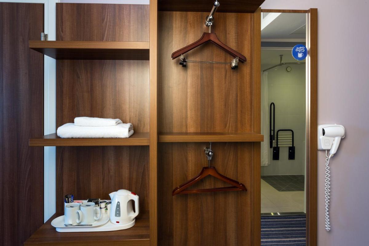 Holiday Inn Express Harlow, an IHG Hotel - Housity