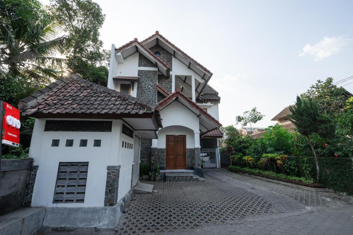 Super OYO 1778 Omah Duwet - Housity