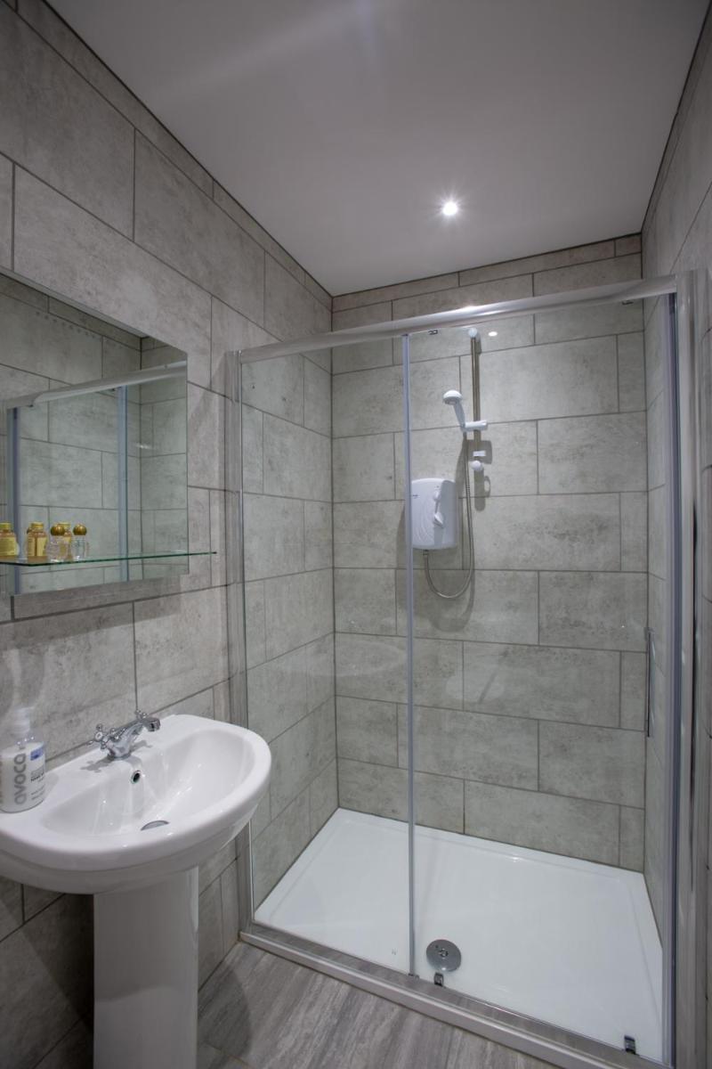 The Beacon & Railway Hotel - Housity