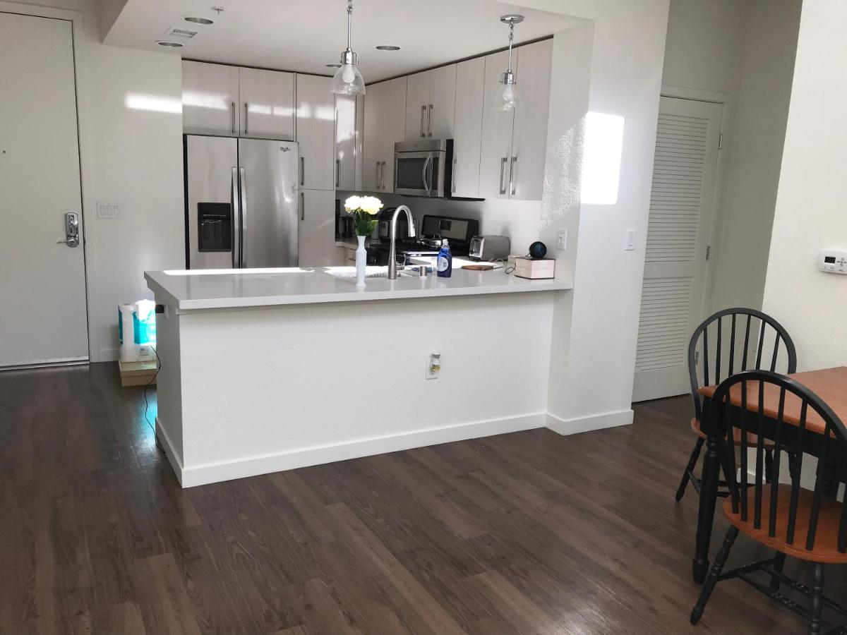 OS - Foster City Apartment - Housity