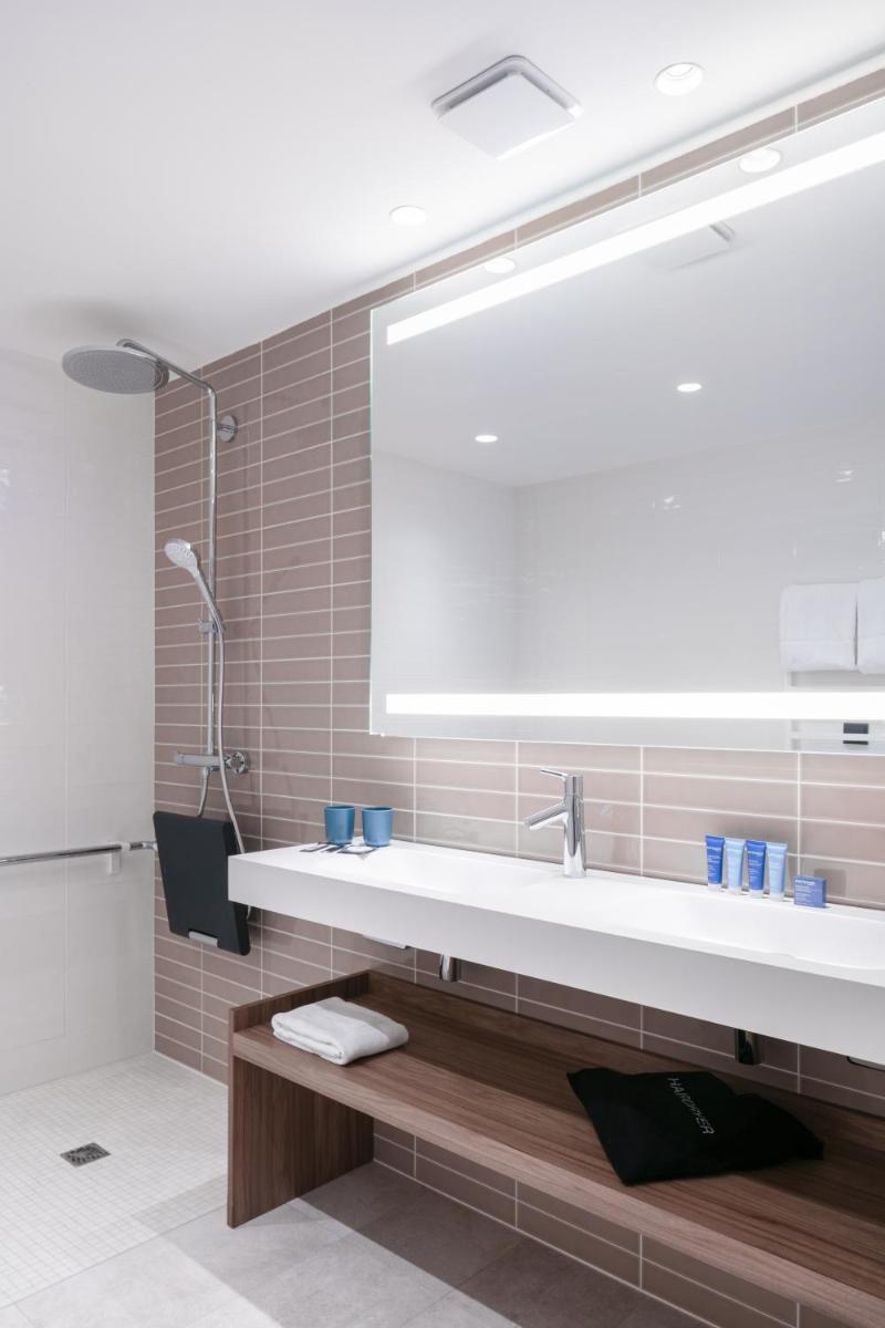 Salle de bains dans l'établissement Sainte-Barbe Hotel & Spa Le Conquet - MGallery Collection