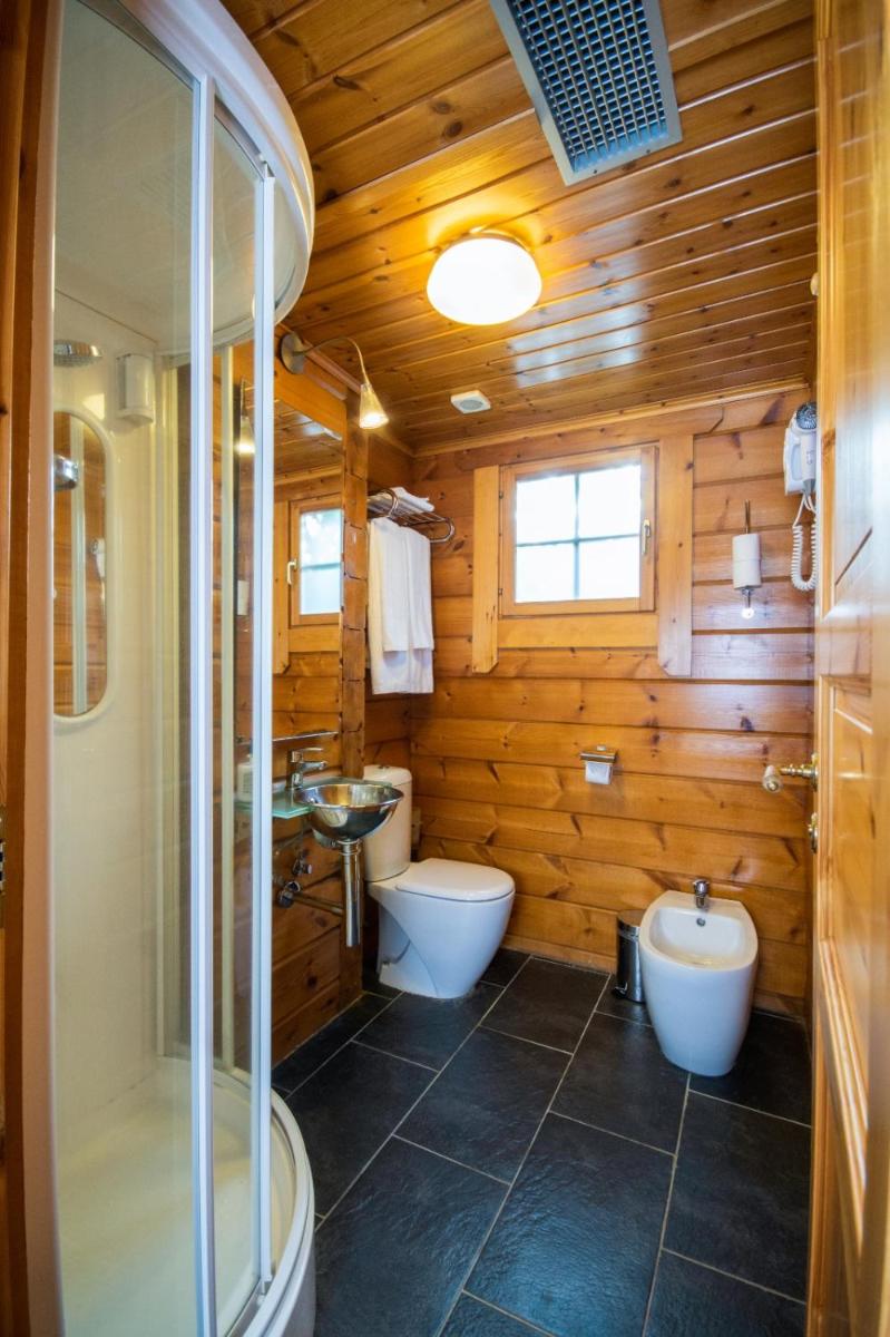 Un baño de Hotel Somlom - ECO Friendly Montseny