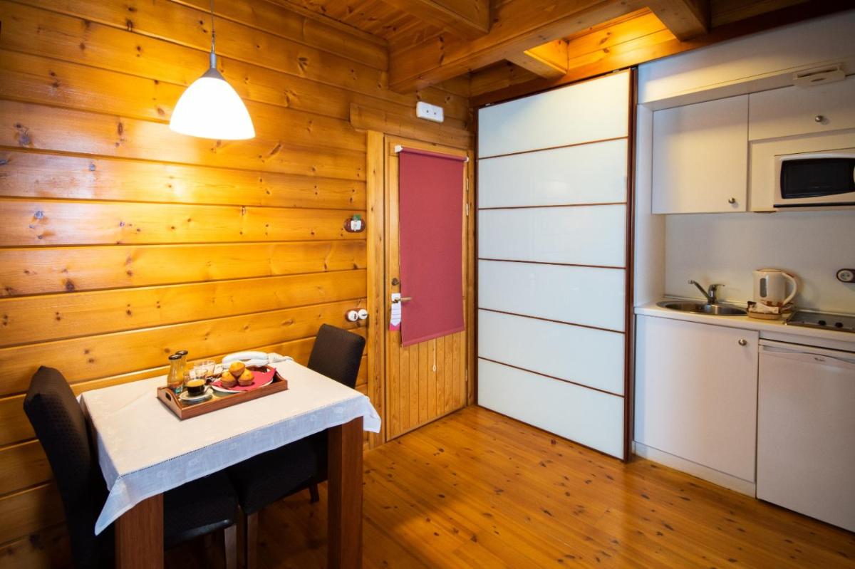 Una cocina o zona de cocina en Hotel Somlom - ECO Friendly Montseny