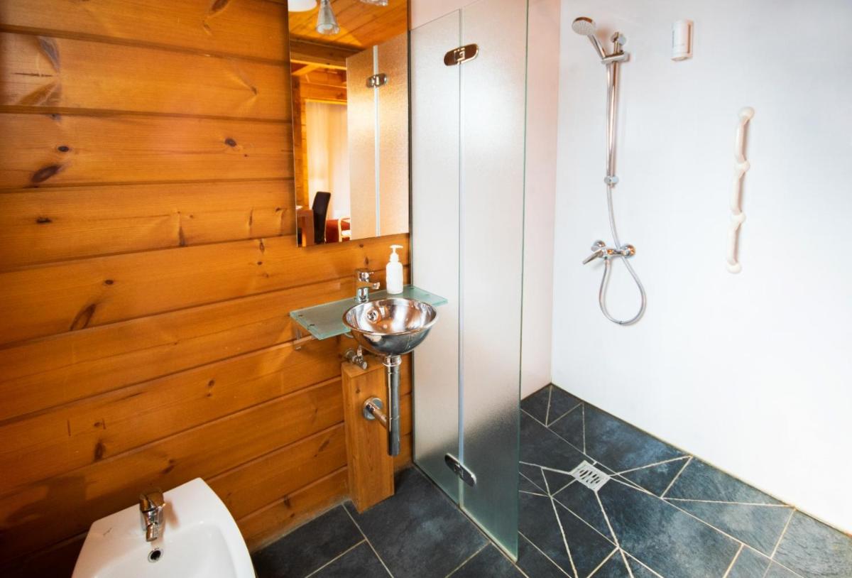 Un baño de Hotel Somlom - ECO Friendly Montseny