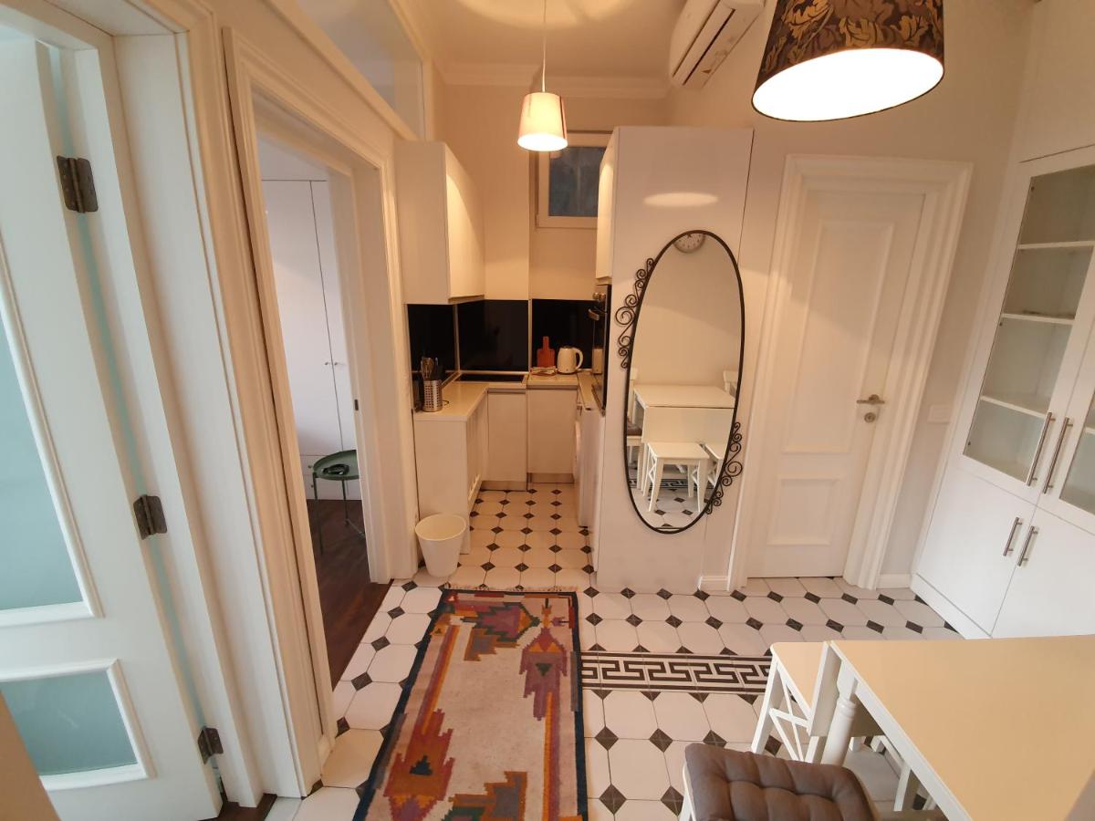 Belgrade Center Apartment Slavija Square III - Housity