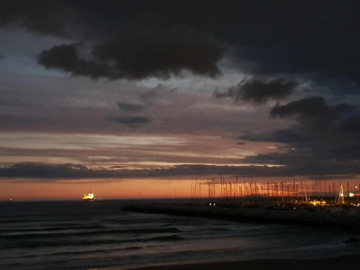 Hotel Restaurant Calypso, à 10 m de la plage - Housity