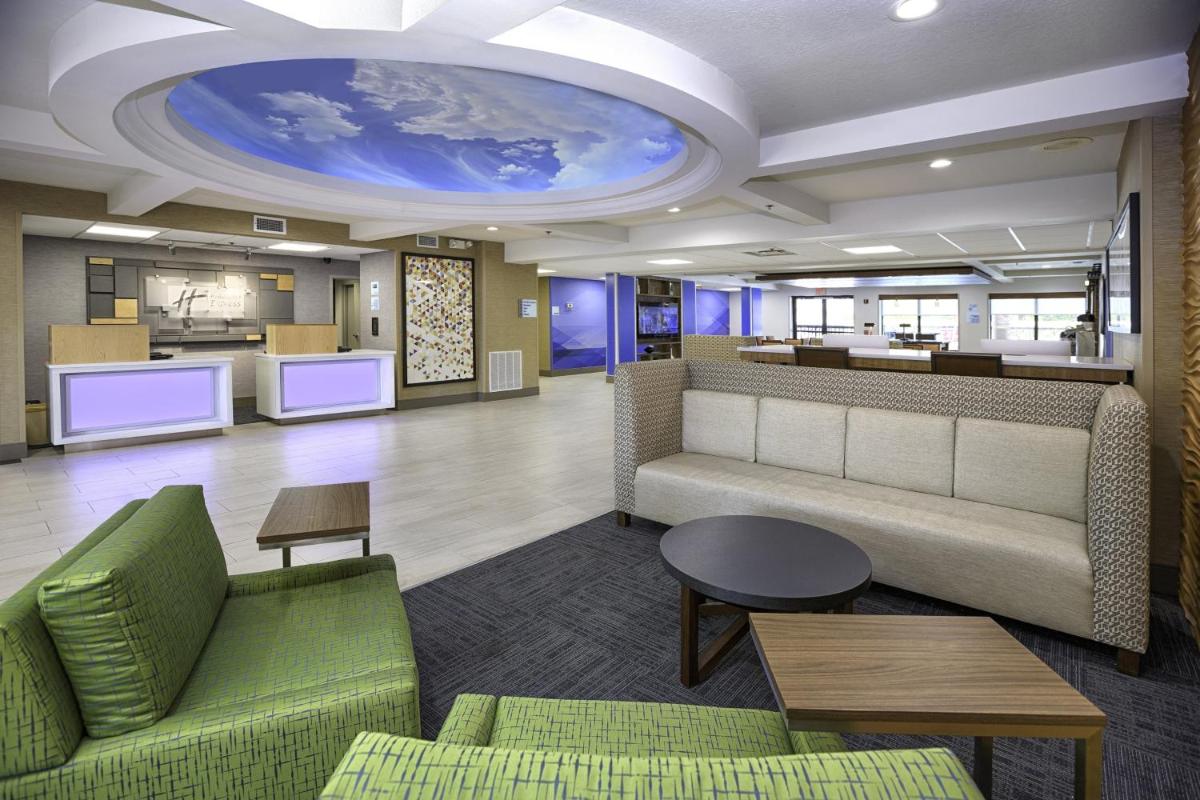 Holiday Inn Express Hotel & Suites Jacksonville-South, an IHG Hotel - Housity