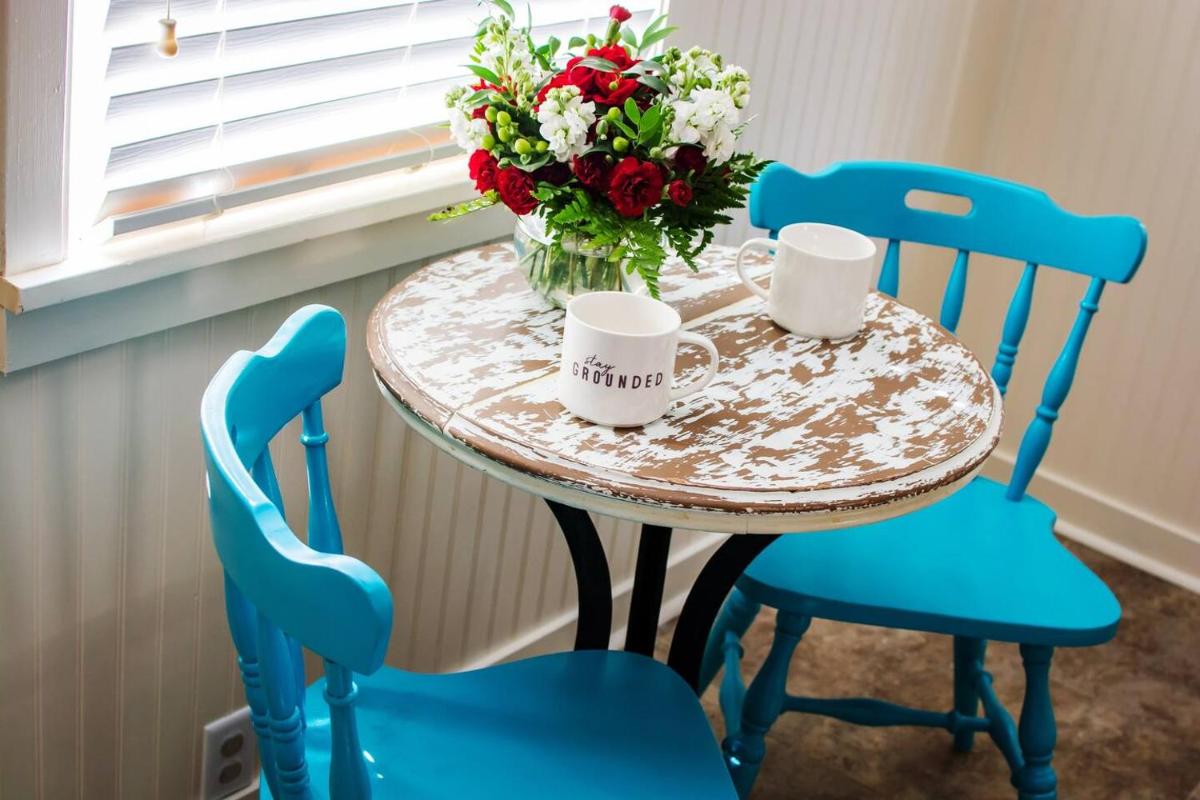 KING BED Family Friendly Cottage - Walk to Zoo & Waterpark - Near Downtown & Midtown - Housity