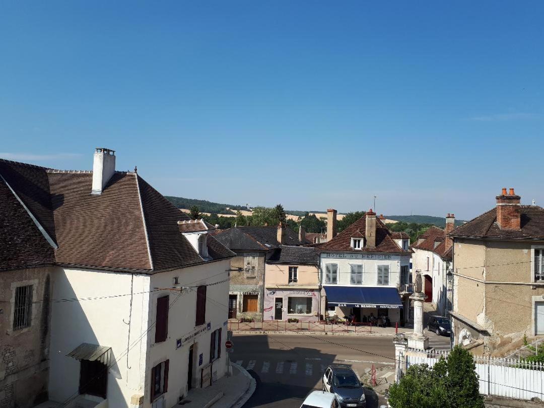 Logement artiste entier centre village - Housity