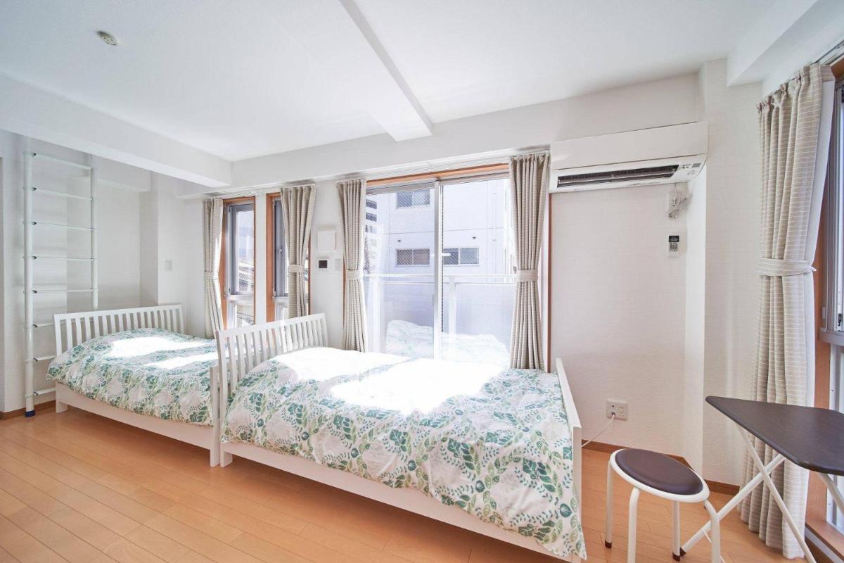 Nanba Kuromon Market yuzuki302 - Housity