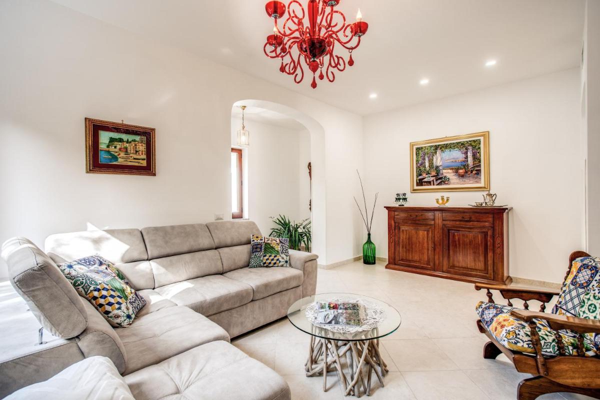 MEDITERRANEAN HOUSE - Housity