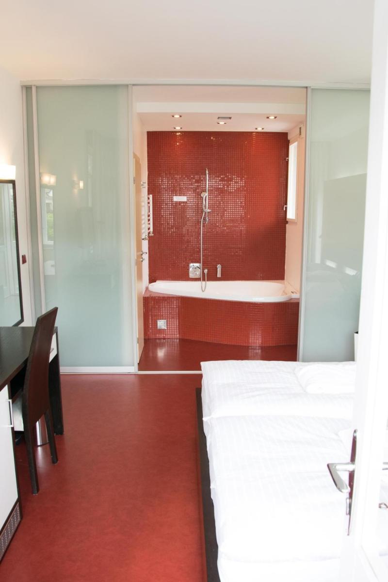 Hotel Krystal - Housity
