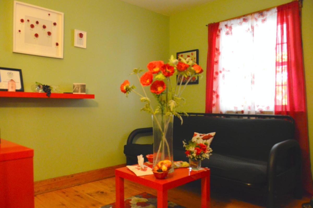 Yellow Door Bed and Breakfast - Housity