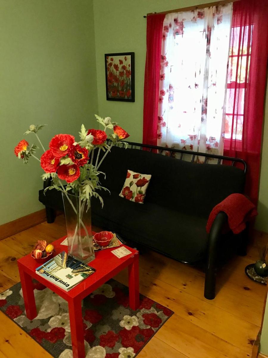 Yellow Door Bed and Breakfast - Housity