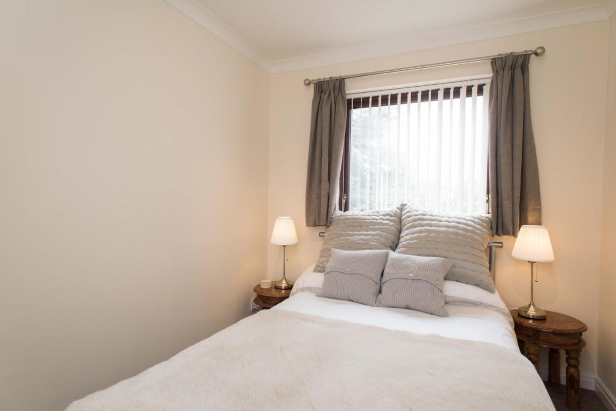 Northgate Terrace with parking - Housity