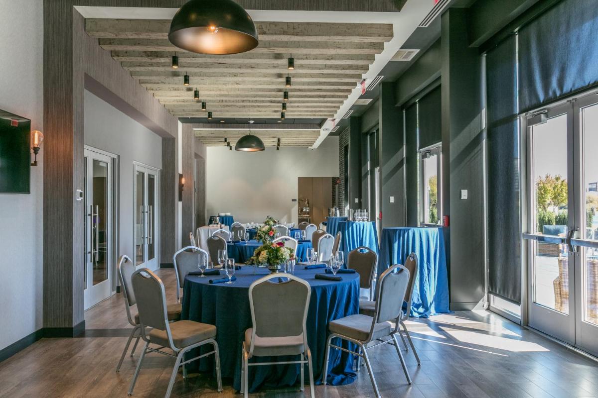 Hyatt Place Wilmington Riverfront - Housity