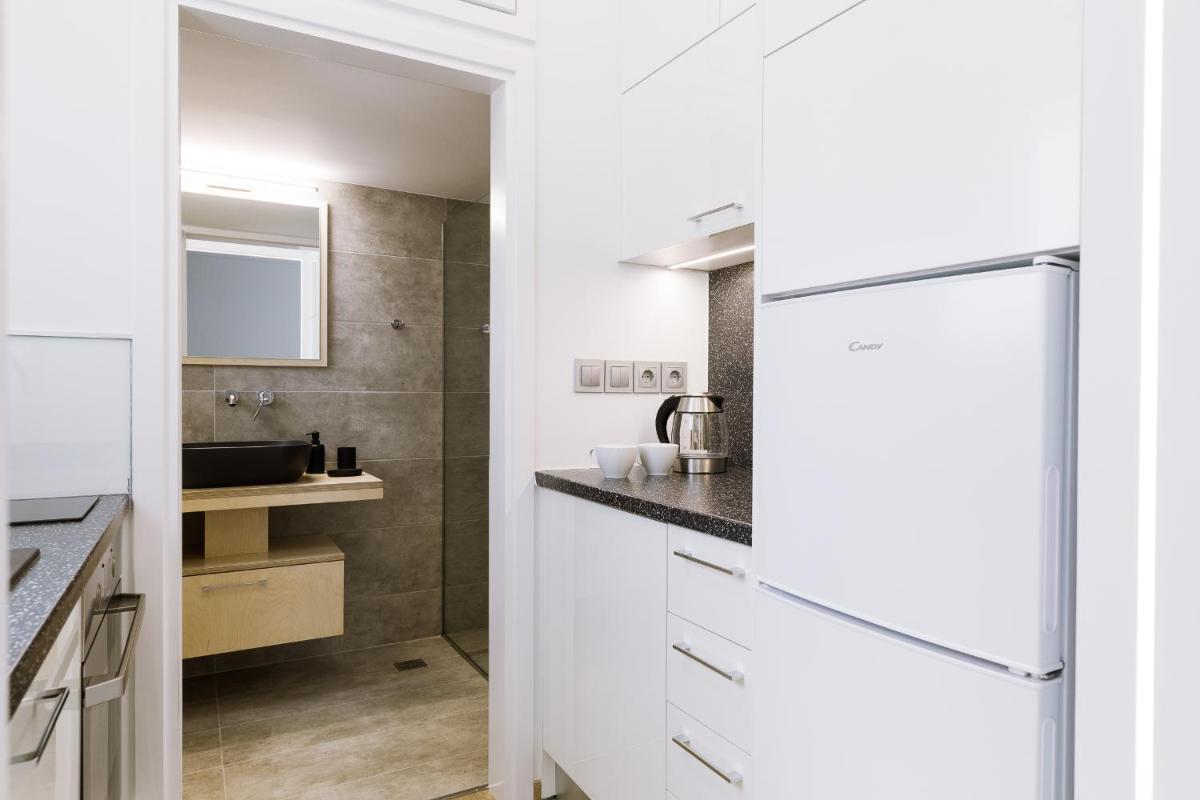 Suitetrails - Minimal apartment on the shadow of the Acropolis