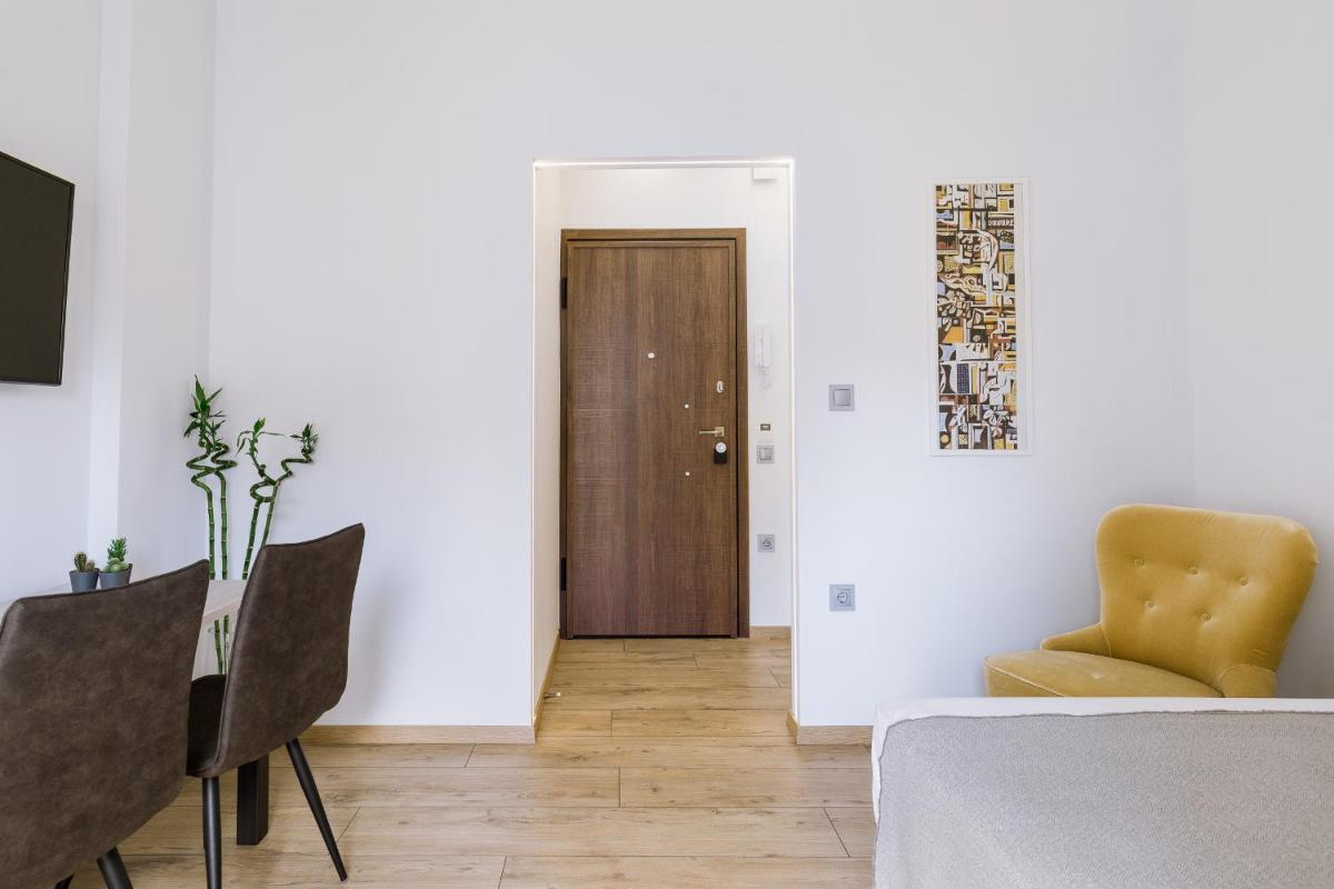 Suitetrails - Minimal apartment on the shadow of the Acropolis