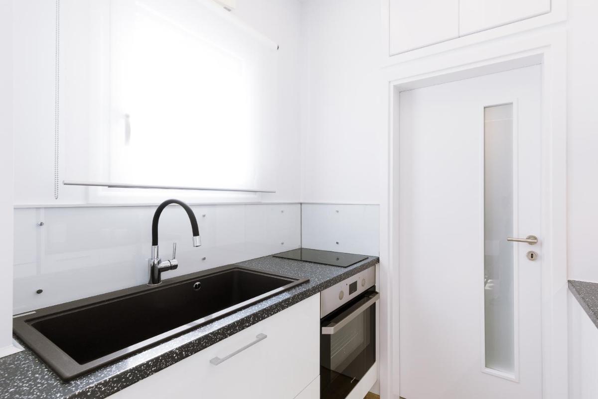 Suitetrails - Minimal apartment on the shadow of the Acropolis