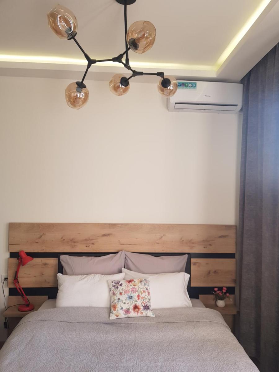 NEW Downtown Stylish studio with Mt. Ararat View - Housity