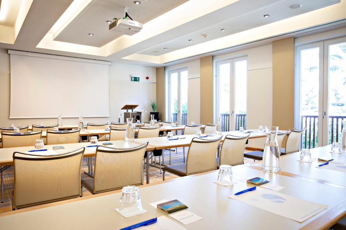 Um restaurante ou outro lugar para comer em ROBINSON QUINTA DA RIA - All Inclusive