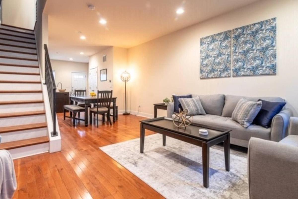 Beautiful Lux 4 Bedroom*Near PENN/CHOP*Roof Deck - Housity