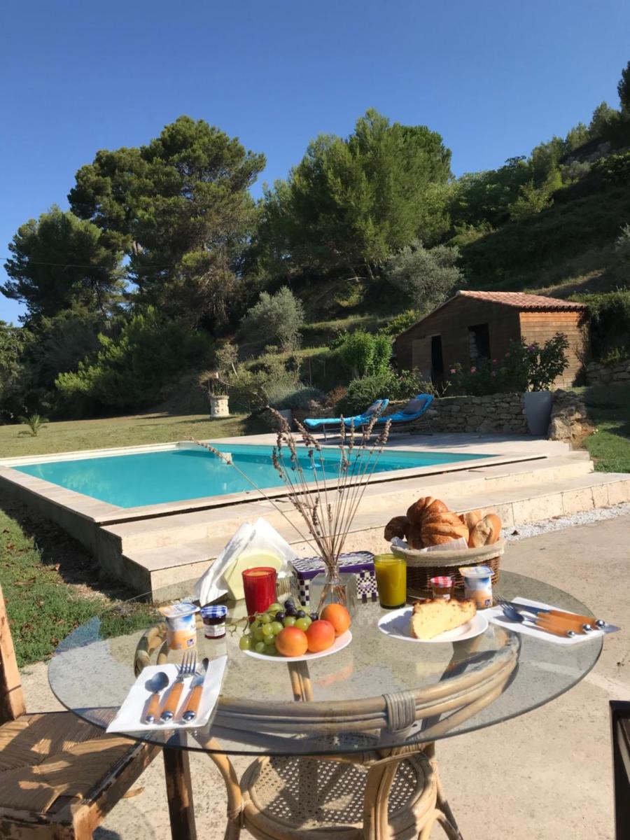 Suite luxe vue sur piscine et parc - Housity