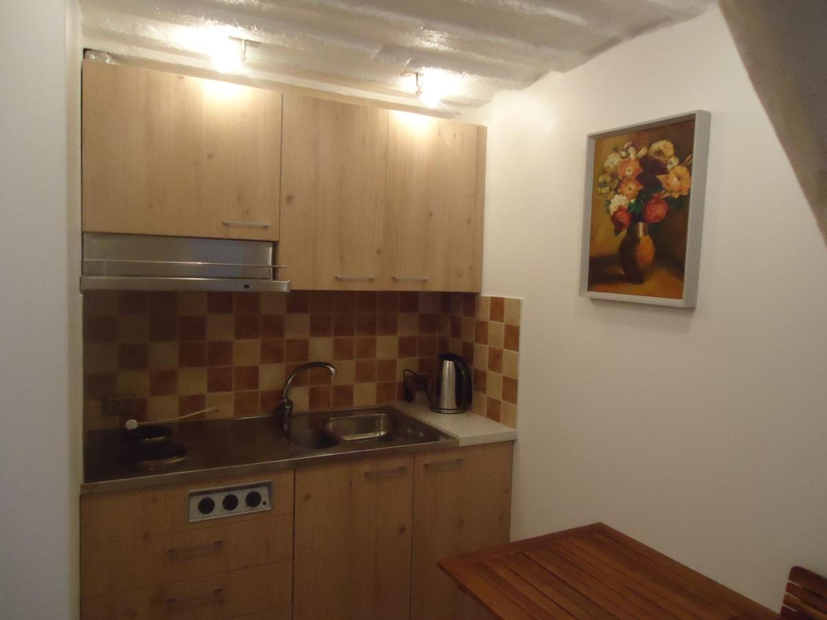 Homestay Roja - Housity