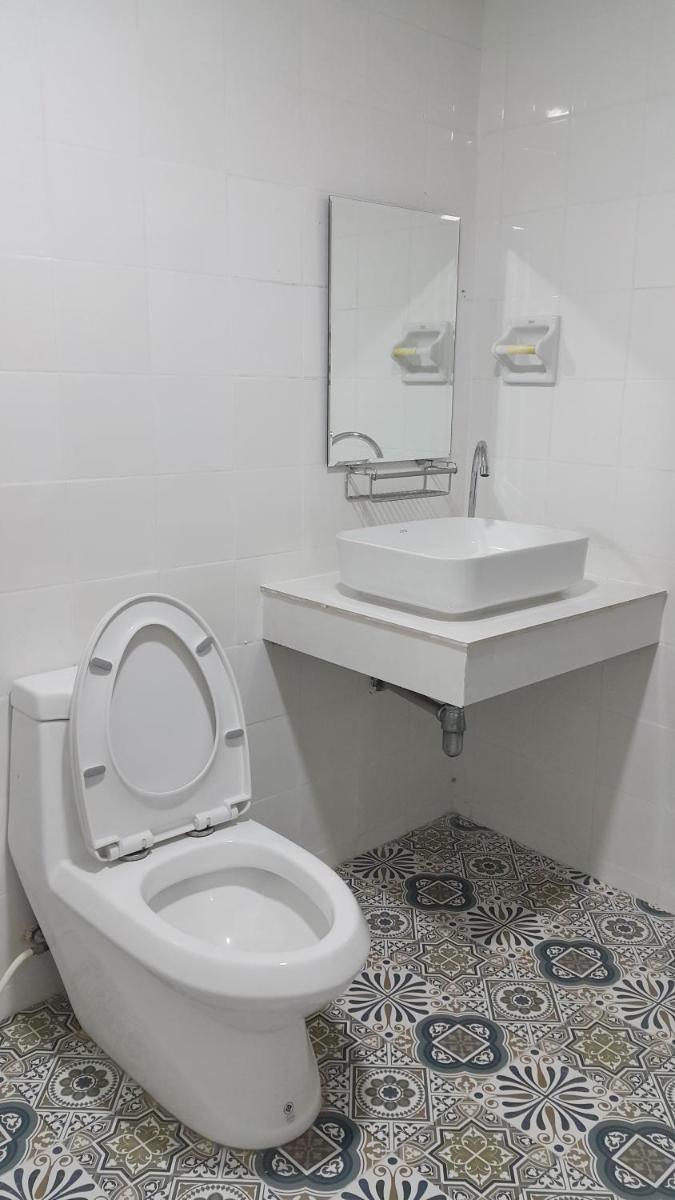 Sri Chumphon Hotel - Housity