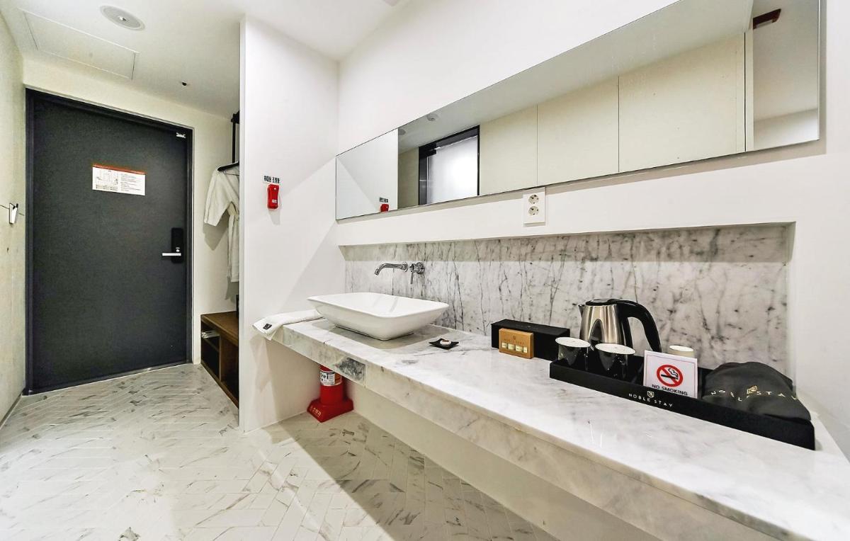 Hotel Noblestay - Hizvo