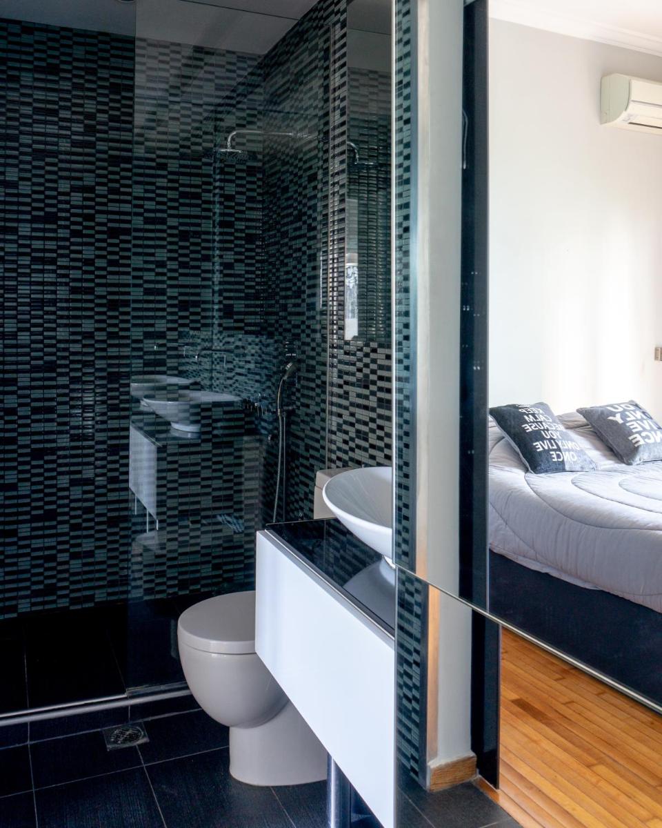 Suitetrails - The Burton Luxury 1BR in Plaka, Athens