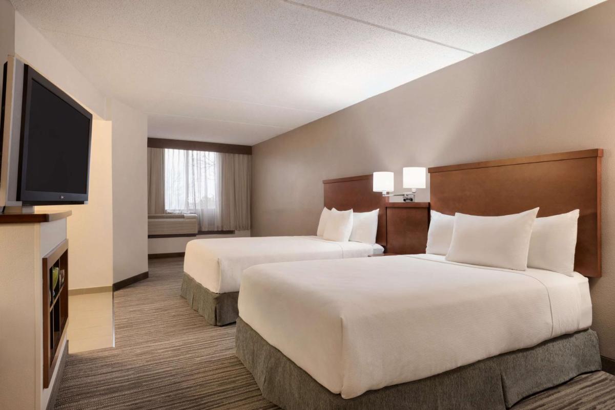 Hyatt Place Chicago Schaumburg - Housity