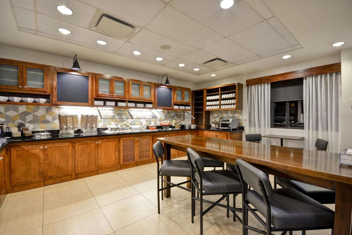 Hyatt Place Miami Airport-West/Doral - Housity