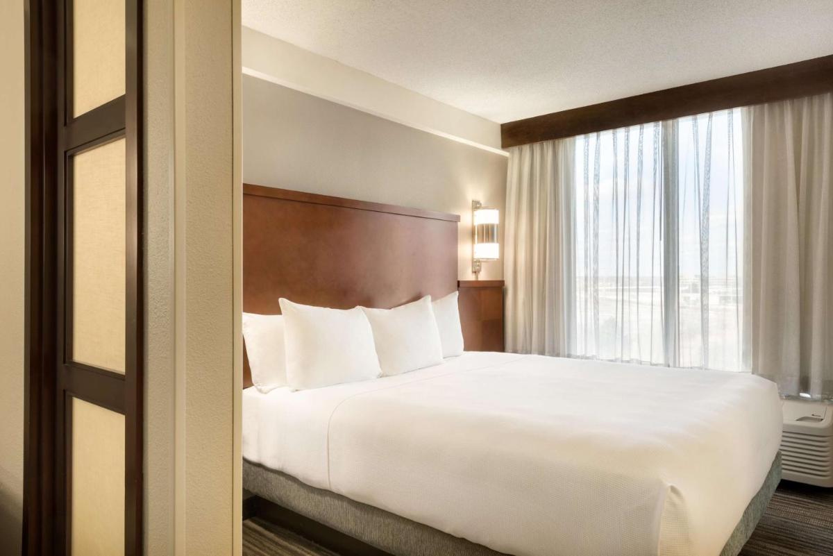 Hyatt Place Chicago Schaumburg - Housity