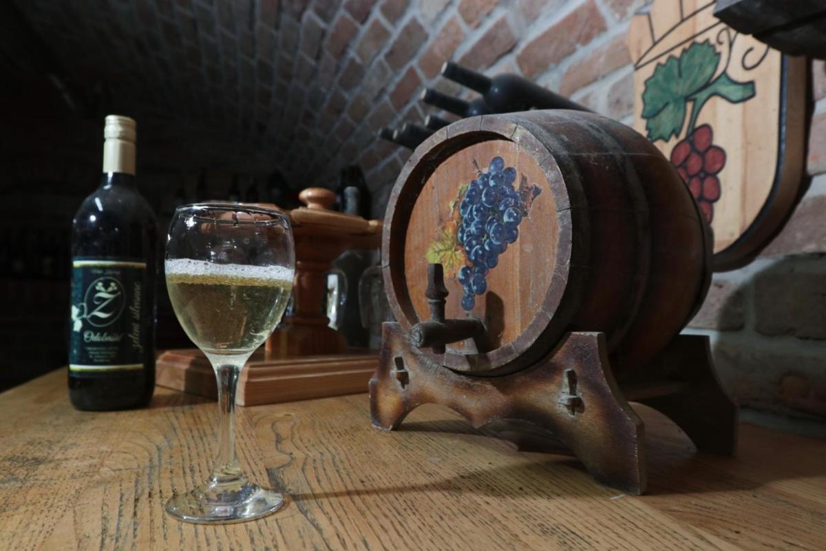 Apartment Wine Tale - Housity
