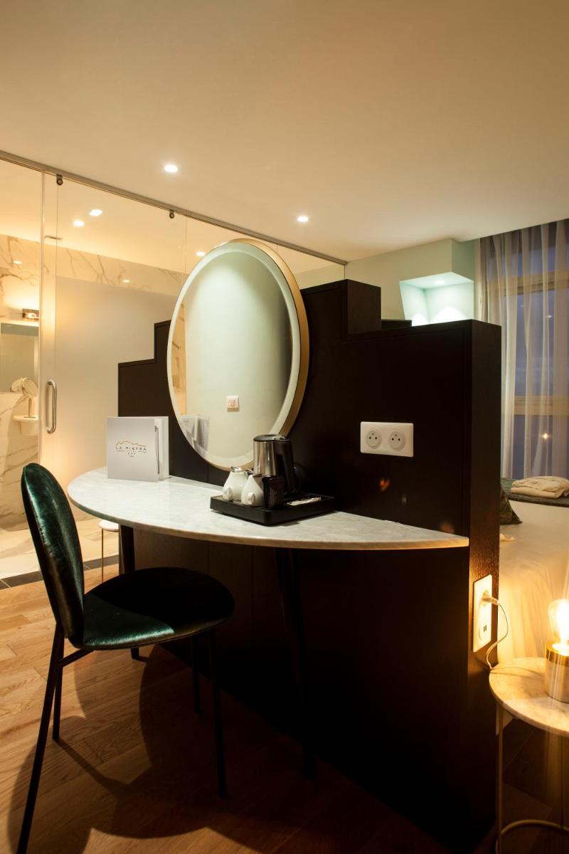 Photo de la galerie de l'établissement Hotel La Pietra Restaurant & Spa, à LʼÎle-Rousse