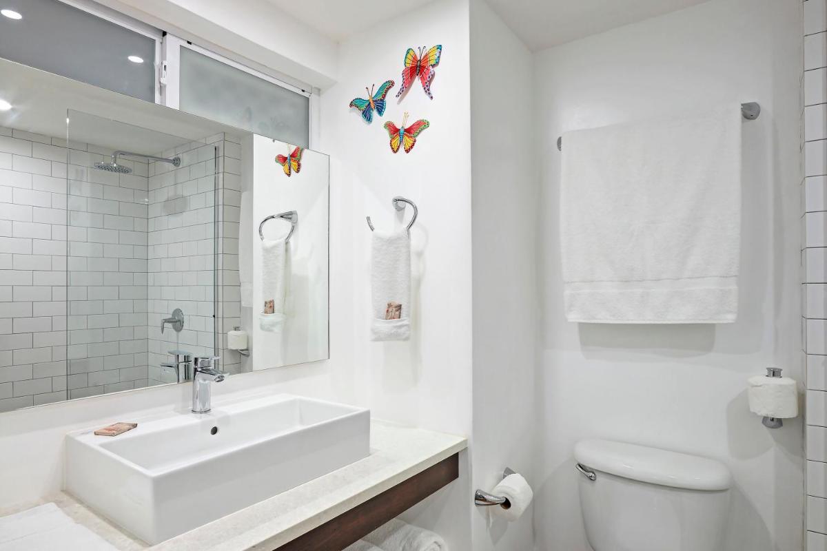 Butterfly Beach Hotel - Housity