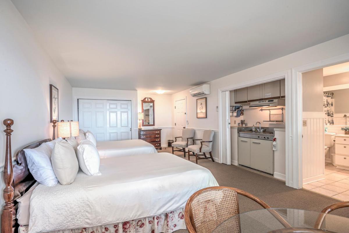 Wades Point Inn on the Bay - Housity