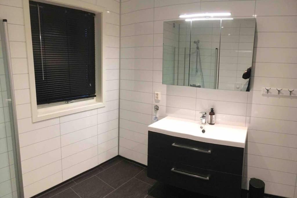 Balestrand Fjordapartments Holmen 19A - Housity