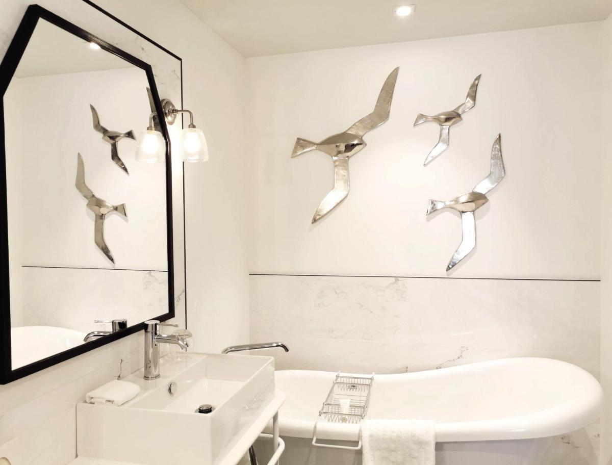 Salle de bains dans l'établissement Le Clos Saint-Martin Hôtel & Spa